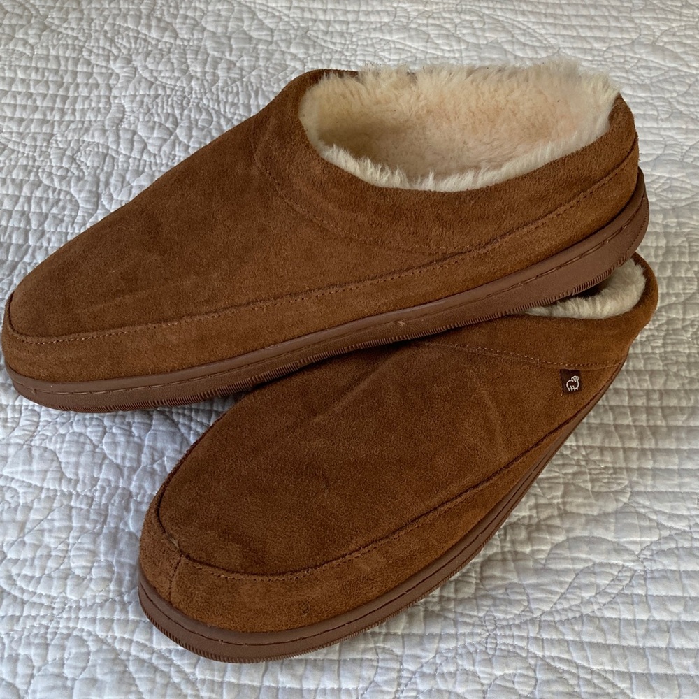 Lamo Men's Tan Suede Slippers, size 11